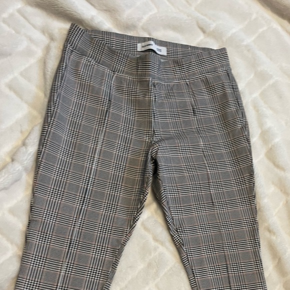 Old Navy black and white plaid leggings - Size Medium - gently used grea… - Picture 3 of 8